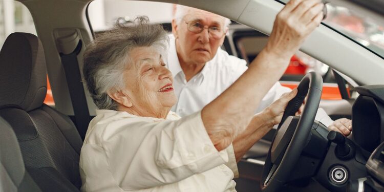 Carro mais barato para idosos em 2026: nova lei pode garantir desconto