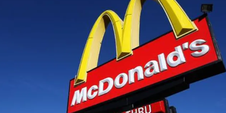 McDonald’s não vai anunciar a venda de lanches e batatas por 30 dias