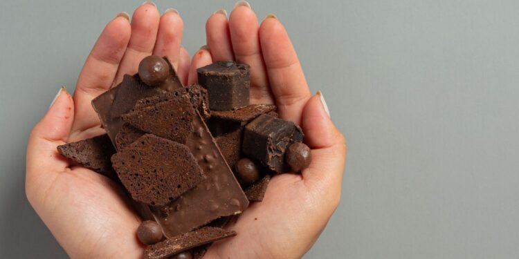 Mudança na lei do cacau pode afetar o chocolate que você compra nos supermercados