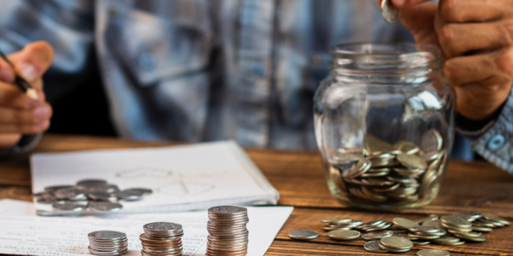 Muita gente acredita que dívida some após 5 anos: veja como funciona