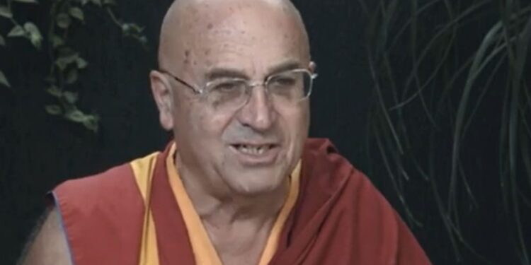 O homem mais feliz do mundo é direto: elimine isso da sua vida e tudo muda