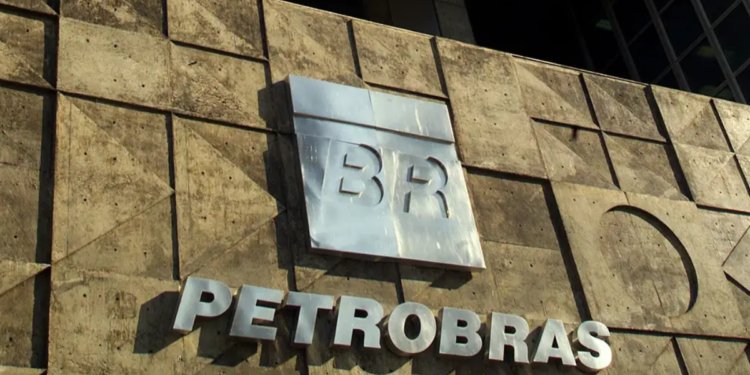 Petrobras abre vagas: saiba como trabalhar na empresa e receber até R$ 10.000 por mês