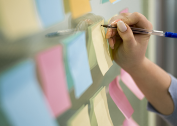 Por que você sente que precisa conferir tudo várias vezes? Especialistas explicam