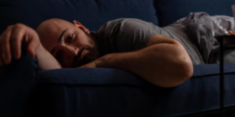 Psicologia explica por que algumas pessoas acordam sempre durante a madrugada