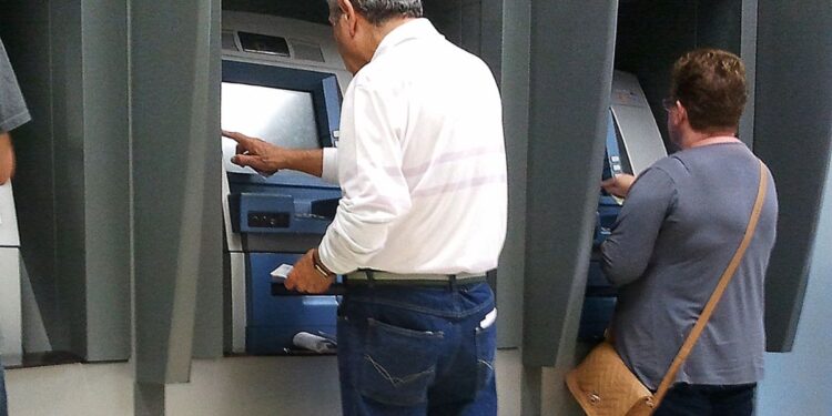 Regra do INSS permite aumento de até 25% para aposentados em todo o Brasil