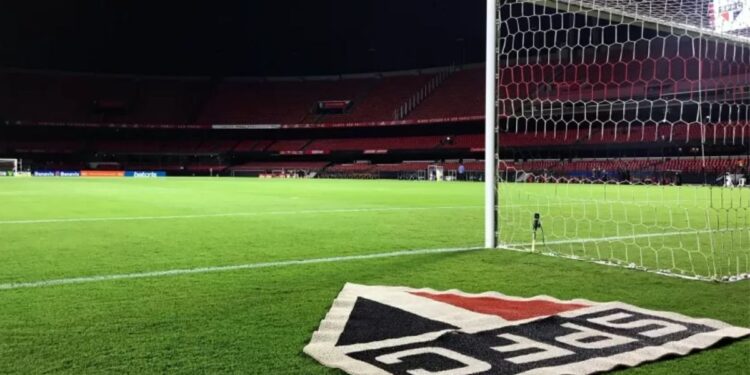 Emblema do São Paulo no gramado