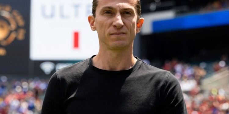 Torcida do Flamengo não poupa palavras e detona Filipe Luís