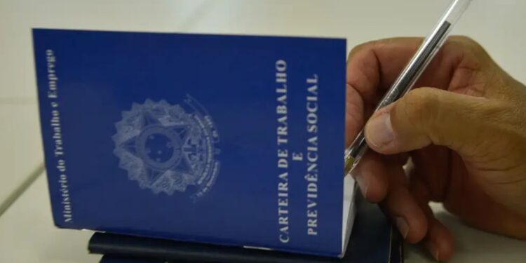 Trabalhadores com carteira assinada vão receber mais de R$ 1.600 no dia 06/03