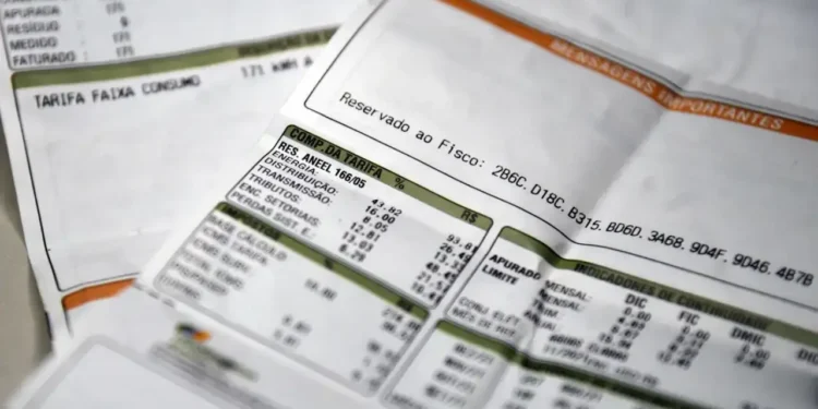 Alerta: conta de luz pode disparar para quem recebia desconto da Tarifa Social