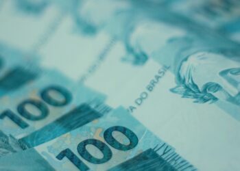 Aos 22 anos, atriz querida no Brasil faturou mais de R$ 130 milhões em um único ano