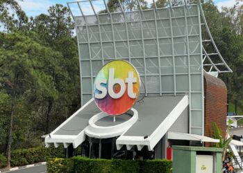 Apresentadora teve que chorar e implorar para não ser demitida do SBT