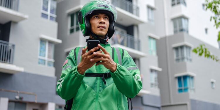 Arquirrival do iFood surpreende e manda centenas de funcionários embora no Brasil