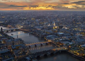 Brasileiros ganham mais de R$ 1 milhão por mês para morar na melhor cidade da Europa em 2026