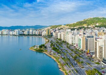 Capital brasileira com mais de 40 praias investe R$ 159 milhões para resolver problema histórico