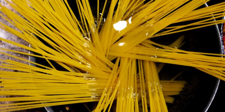 Chef italiana revela qual é o melhor tipo de macarrão do mundo