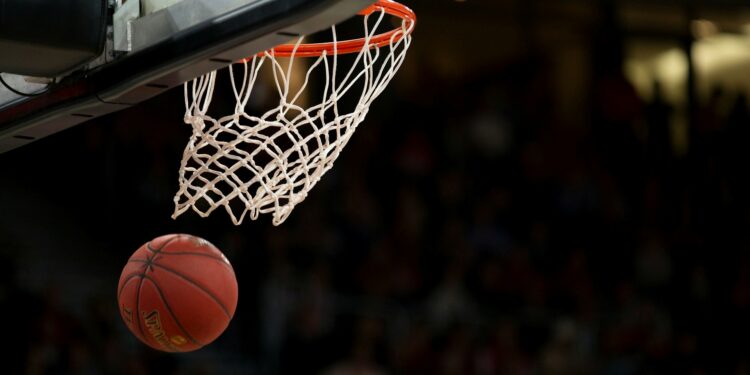 Craque da NBA quebra recorde lendário de Kobe Bryant e faz história no basquete