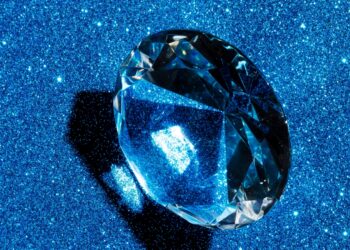 Descoberta no Brasil, essa pedra é ligada a poder, proteção e prosperidade