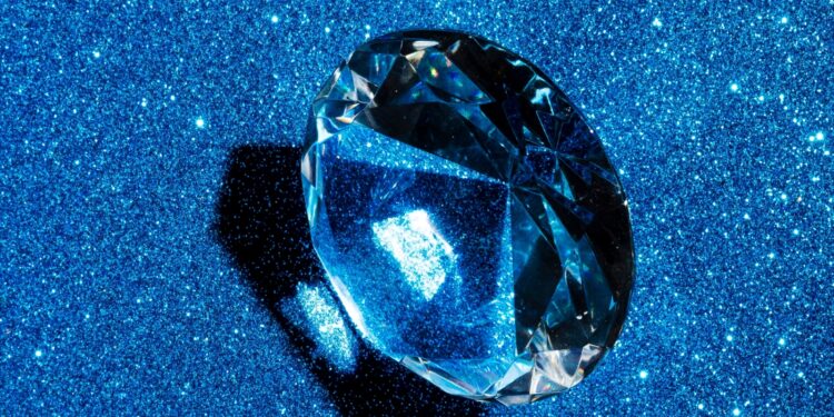 Descoberta no Brasil, essa pedra é ligada a poder, proteção e prosperidade