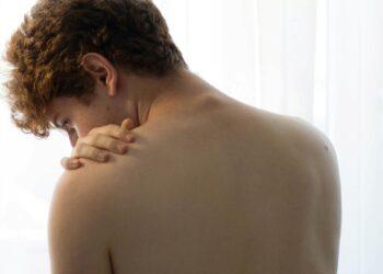 Dor no ombro pode significar que o seu corpo está combatendo o câncer