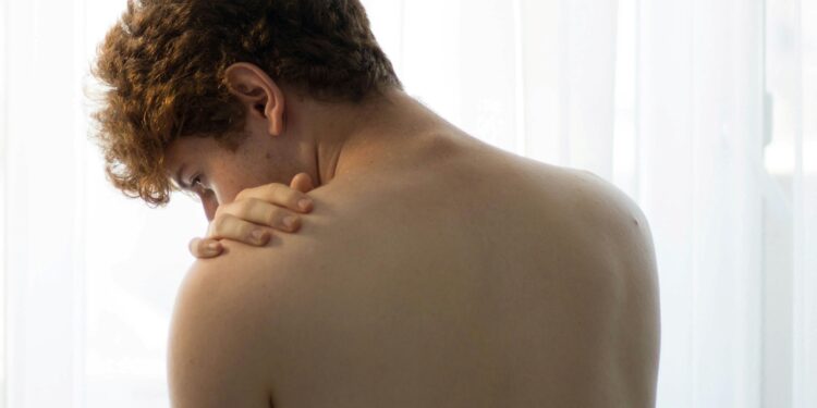 Dor no ombro pode significar que o seu corpo está combatendo o câncer