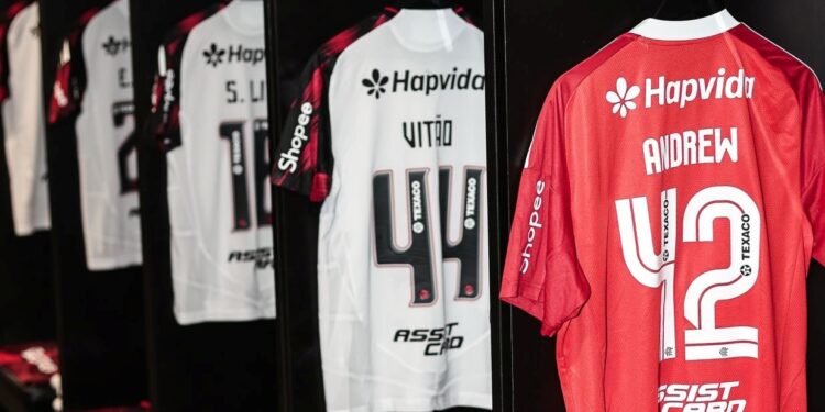 Enquanto Jardim chega ao comando, Flamengo também acerta contratação de novo atacante