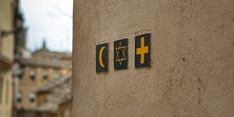 Estudo aponta qual religião deve dominar o mundo nos próximos anos