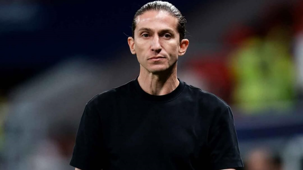 RECUSOU O RIVAL! Filipe Luís surpreende e rejeita convite para treinar rival do Flamengo
