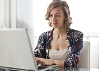 Governo aprova lei que dá direito a trabalhar de casa duas vezes por semana neste país