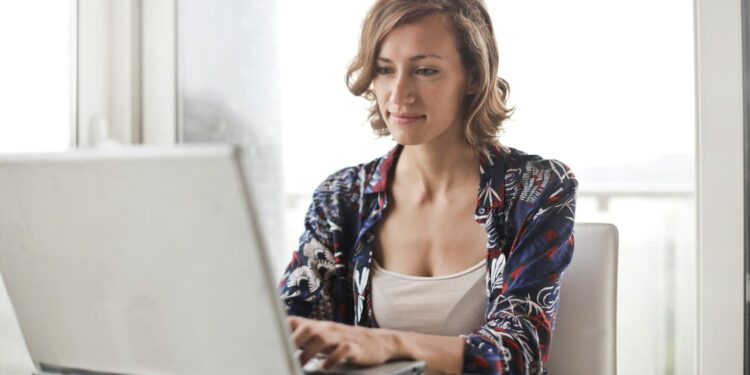 Governo aprova lei que dá direito a trabalhar de casa duas vezes por semana neste país