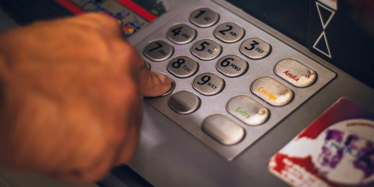 Governo confirma que brasileiros podem sacar mais de R$ 10 bilhões esquecidos