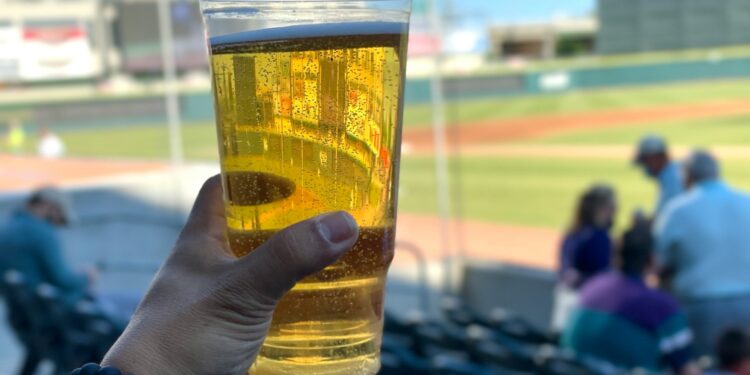 Martelo batido: cerveja está proibida nos estádios de futebol