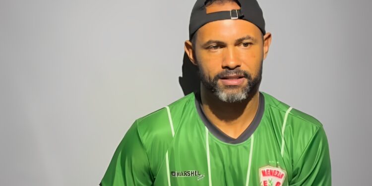 Mesmo com ordem de prisão, clube brasileiro mantém acordo com goleiro Bruno