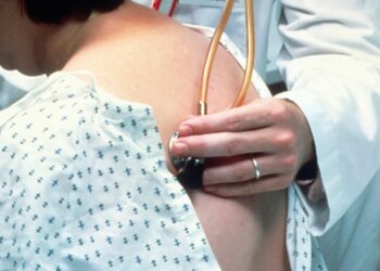 Milhões de brasileiros estão infectados com a bactéria de doença que pode “destruir” o pulmão