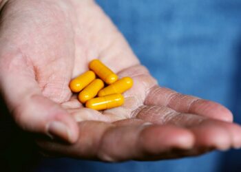 Milhões usam esse suplemento “natural”, mas a Anvisa agora alerta para dano no fígado