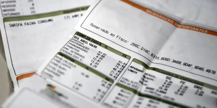 Não vai ter cobrança: brasileiros comemoram ótima notícia sobre a conta de luz em março