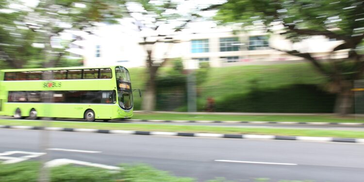 Novo ônibus sem poluição começa a circular no Brasil