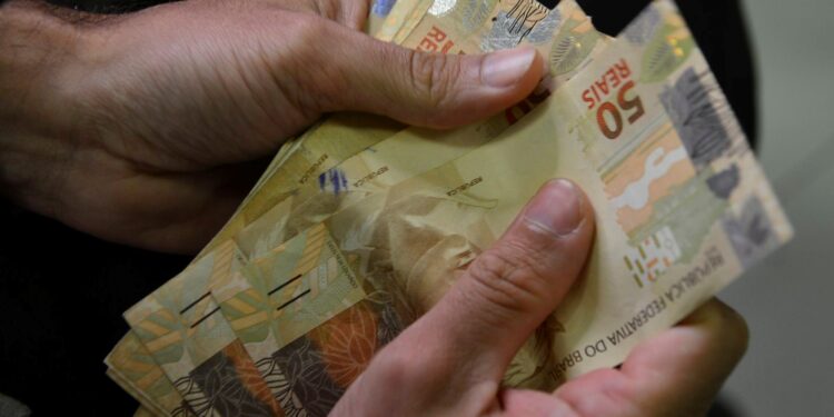 Novo valor do salário mínimo saiu e é menor que a previsão inicial