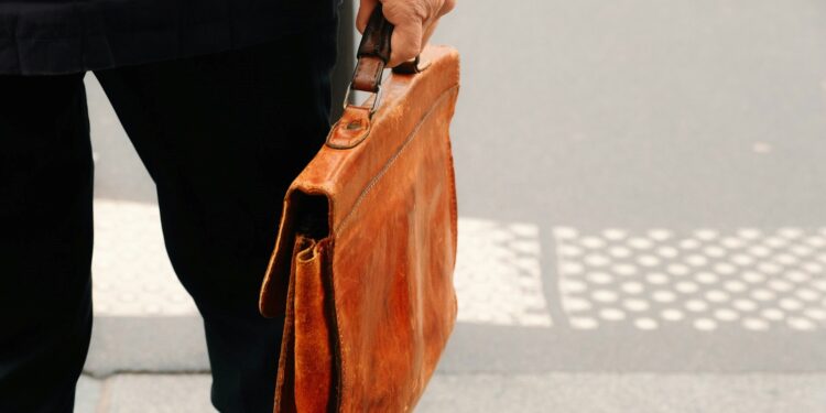 País muda lei trabalhista e passa a ter uma das semanas de trabalho mais curtas da América