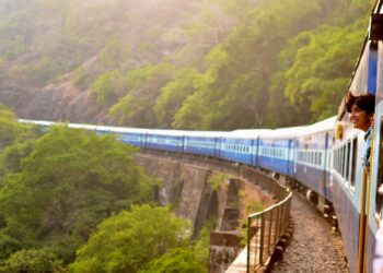 Passeio de trem que leva 5 horas custa apenas R$ 35 e virou atração mundial pela vista e nostalgia