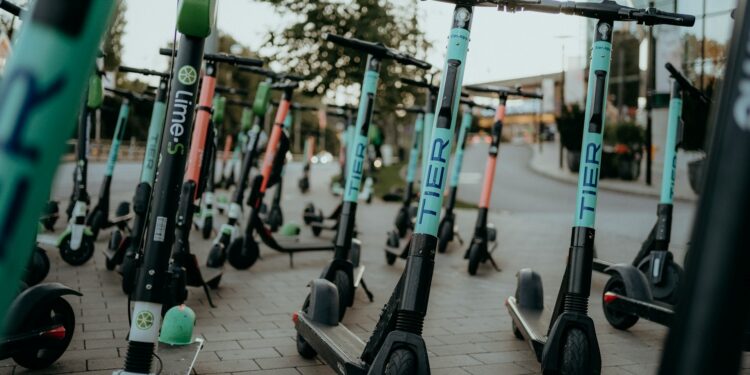 Patinetes elétricos só poderão ser alugados por quem tiver mais de 18 anos