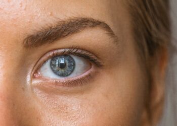 Por que ter olhos claros é mais do que sorte: o que estudos científicos mostram