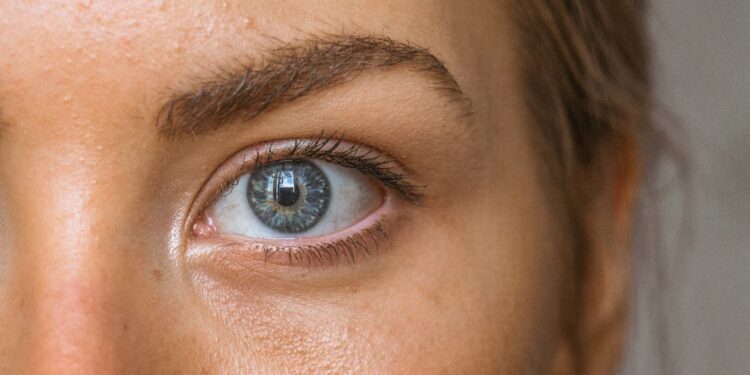 Por que ter olhos claros é mais do que sorte: o que estudos científicos mostram