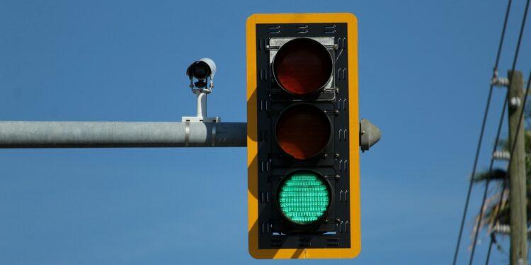 Prefeitura cria aplicativo para moradores avisarem caso um semáforo esteja apagado