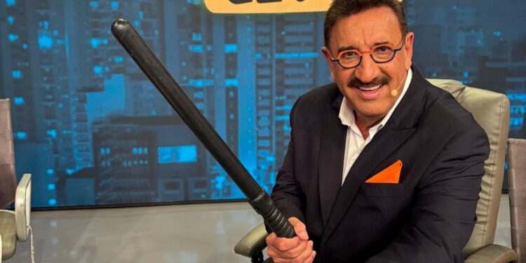 Ratinho ganha R$ 1,5 milhão no SBT, mas Luciano Huck recebe mais que o dobro na Globo