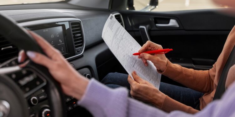 Renovar a CNH agora pode cortar o seu benefício do INSS; entenda