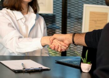 Salários de até R$ 150 mil para brasileiros que aceitarem trabalhar no exterior