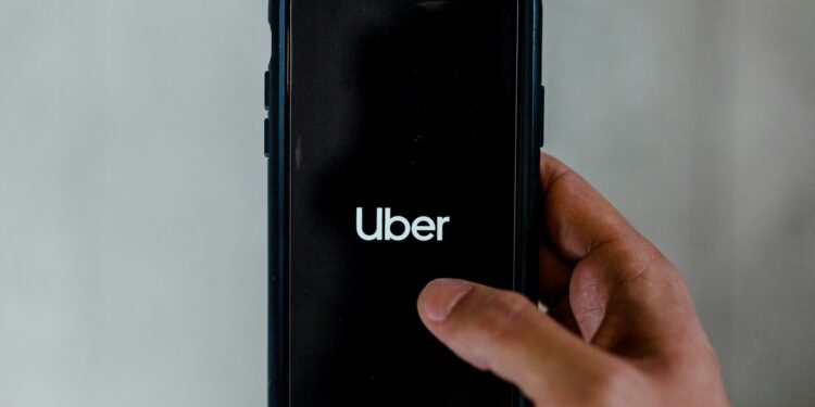 Uber pode ter que pagar indenização se motorista recusar corrida em certos casos