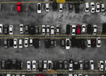 Você pode não reparar, mas 7 em cada 10 carros no Brasil usam apenas estas cores