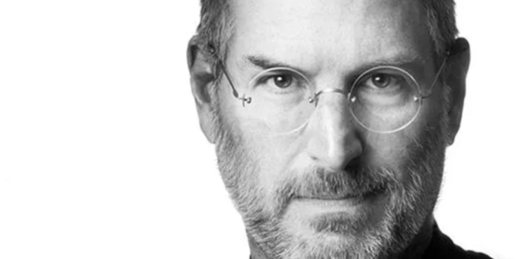 A razão pela qual Steve Jobs abandonou a faculdade após 6 meses