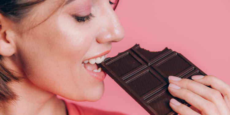 Adeus, chocolate amargo e meio amargo: venda destes alimentos no Brasil pode ser proibida